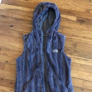 North Face Hooded vest with pockets never worn